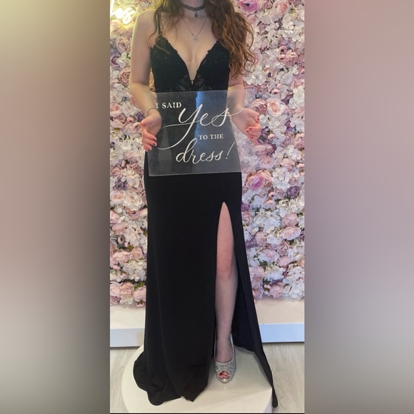 Prom dress / graduation gown - Picture 3 of 5